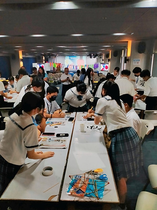 現地高校訪問 — Avant English Academy